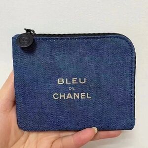 CHANEL Bleu de Chanel Denim Zip Coin Pouch - Blue